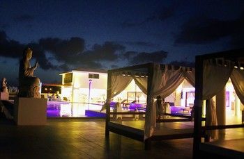 Hotel Lounge