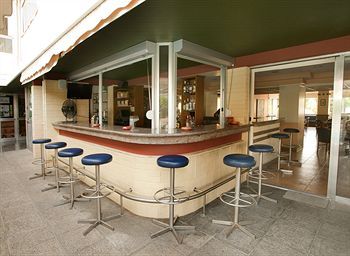 Poolside Bar