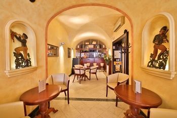 Hotel Bar