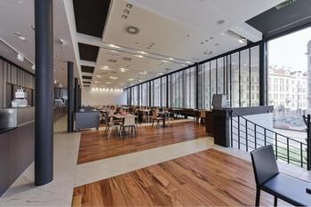 Hotel Bar
