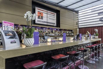 Hotel Bar
