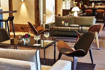 Hotel Bar