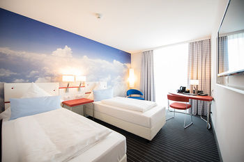 Hey Lou Hotel Friedrichshafen - Tap to explore photos