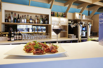 Hotel Bar
