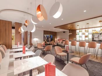 Hotel Bar