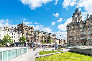 Motel One Edinburgh-Princes - Tap to explore photos