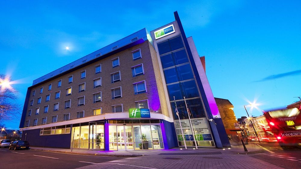 Holiday Inn Express London - Earl's Court image 1