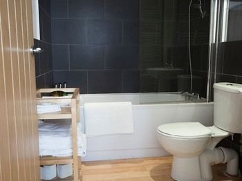 Bathroom 4, The Willow Restaurant B&B, North Yorkshire