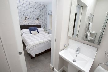 WATER'S EDGE GLENARM BED AND BREAKFAST photo 4