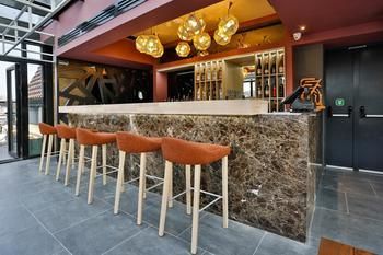 Hotel Bar