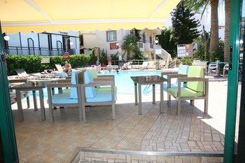 Others, Le Palme, Crete