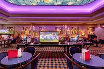 Hotel Bar