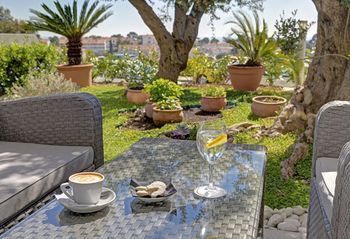 Hotel Bar