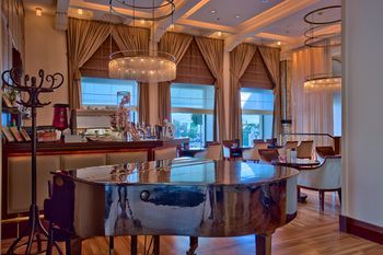 Hotel Bar