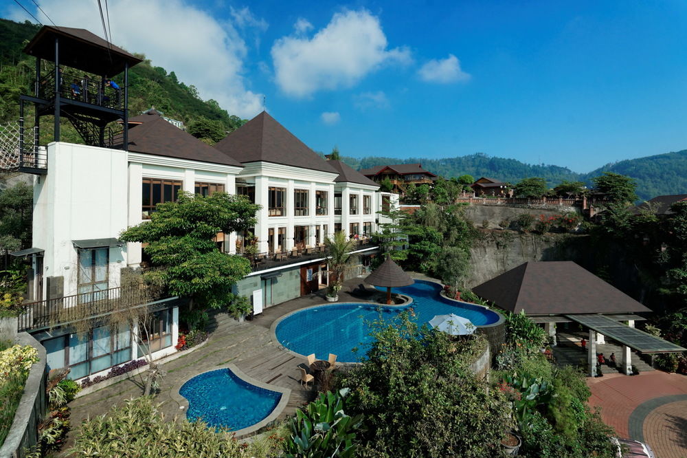 Jambuluwuk Batu Resort image 1