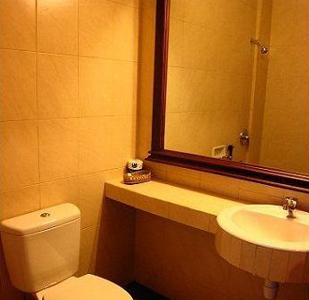 Hotel Nirwana Suites photo 2