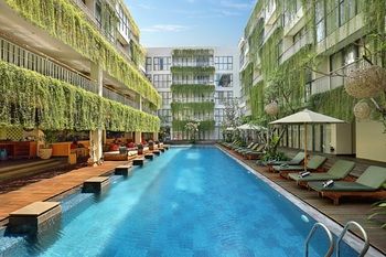 Hotel NEO Plus Kuta - Legian by ASTON - Tap to explore photos