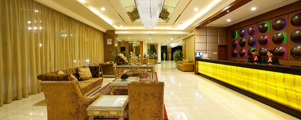 Grand Paragon Hotel image 1