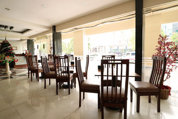 Others 4, Hyper Inn, Bandung
