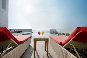 Shakti Hotel Bandung - Tap to explore photos