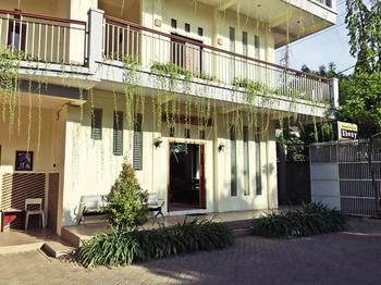 Ebony Guest House photo 4
