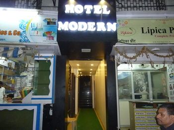 Hotel Modern Mumbai image 1