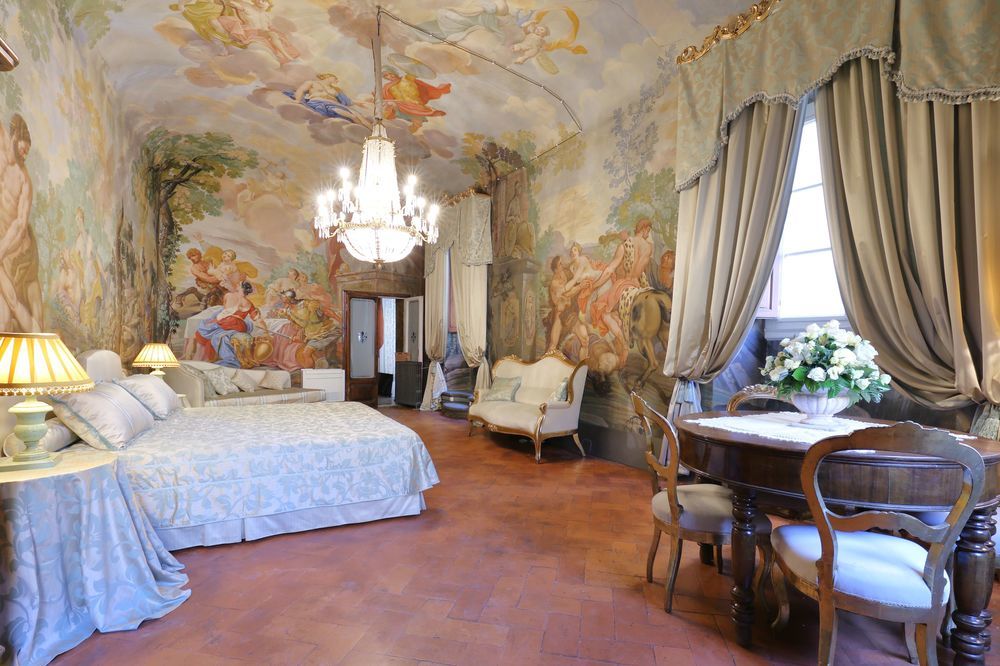 Piazza Pitti Palace - Residenza d'Epoca Boboli Gardens Italy thumbnail
