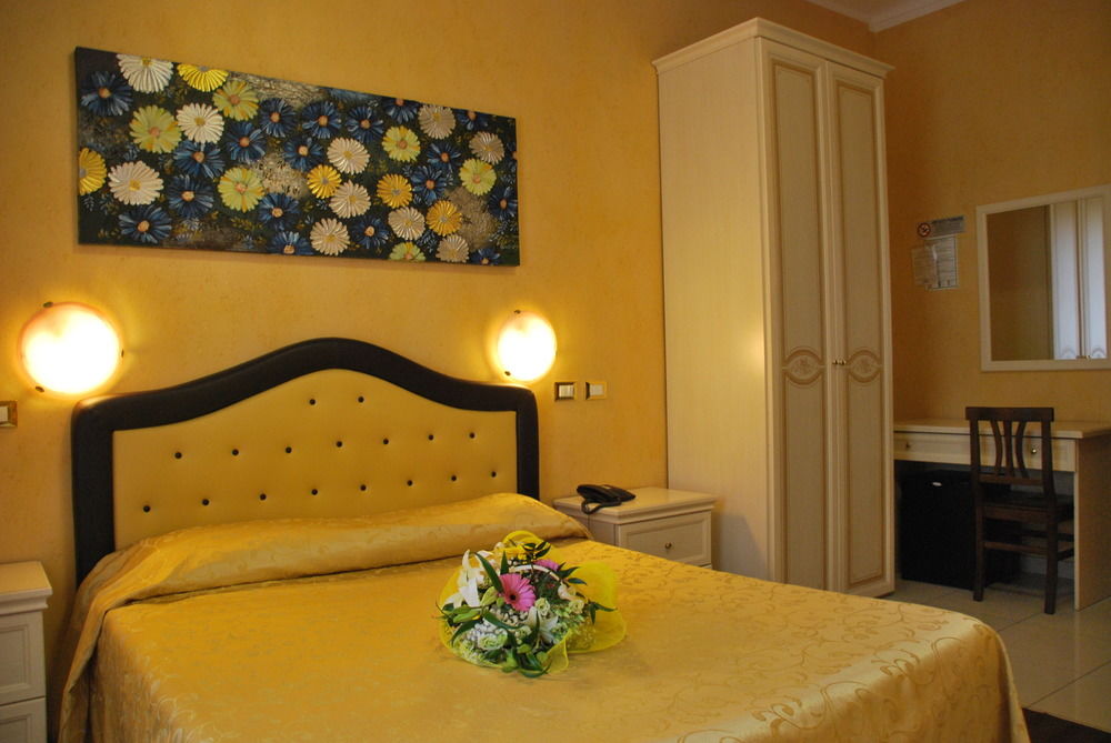 Hotel Antico Distretto Quadrilatero Romano Italy thumbnail
