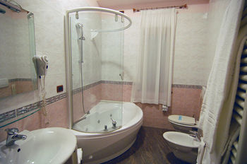 HOTEL ENRICA photo 3