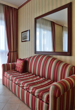 UNA Hotels Hotel & Residence Contessa Jolanda Milano - Tap to explore photos