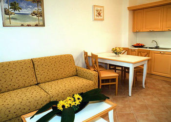 Others 5, Residence dei Margi, Messina