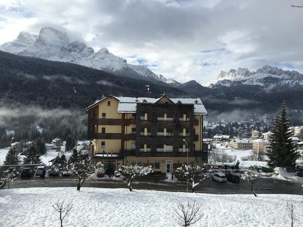 Antelao Dolomiti Mountain Resort image 1