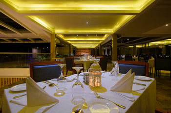 Couples Dining