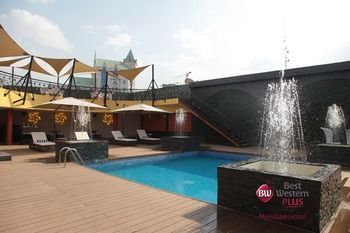 Rooftop Pool