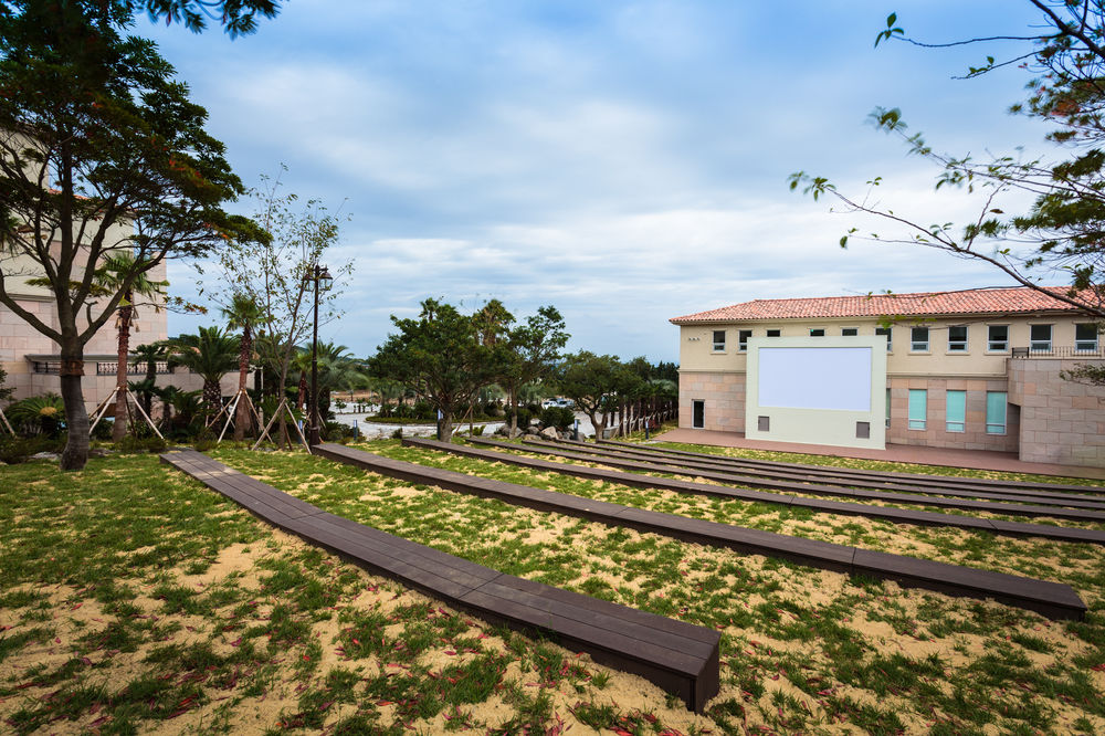 Hotel Exterior 2