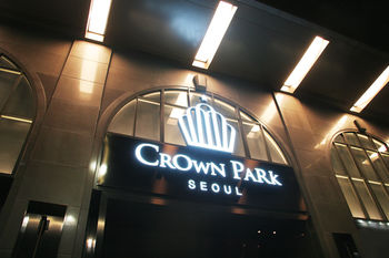 Crown Park Hotel Seoul Myeongdong - Tap to explore photos