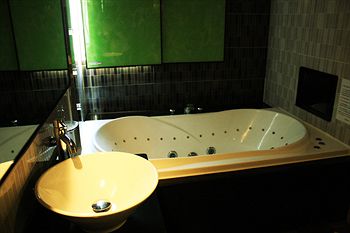 JJ Hotel photo 2