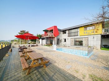 Nonsan Lake and Sunset Pension