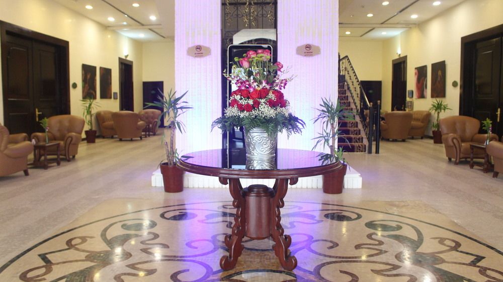 The Convention Center & Royal Suites Hotel 슈웨이크 Kuwait thumbnail