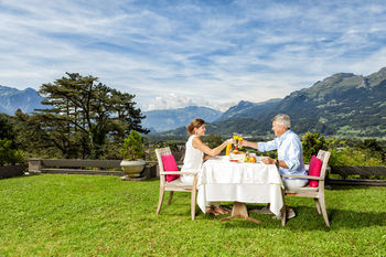 Couples Dining