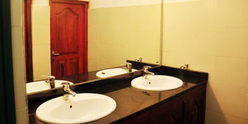 Night Station Hotel photo 5