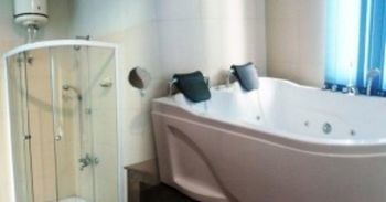 Monty Hotel photo 4
