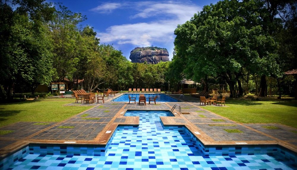 Hotel Sigiriya image 1