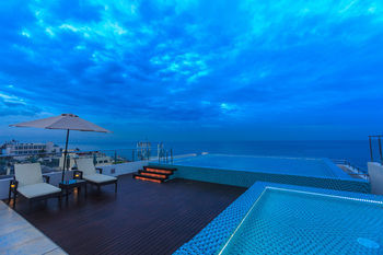 Rooftop Pool