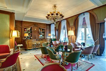Hotel Bar