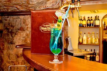 Hotel Bar
