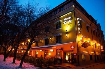 Hotel Front - Evening or Night