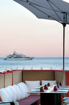 Hotel Bar