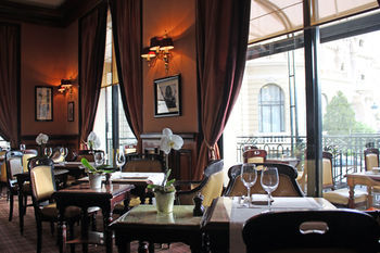 Hotel Lounge