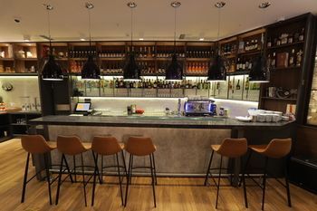 Hotel Bar